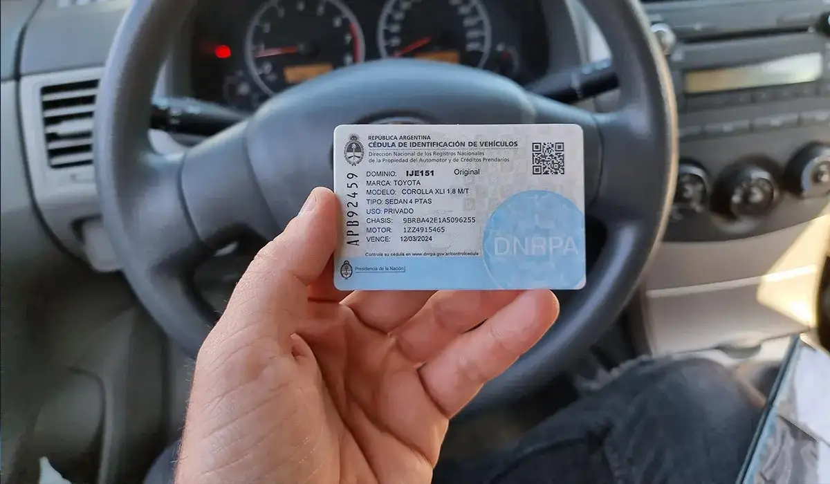 Se eliminará la cédula azul como requisito para conducir un auto ajeno y la verde no tendrá fecha de vencimiento