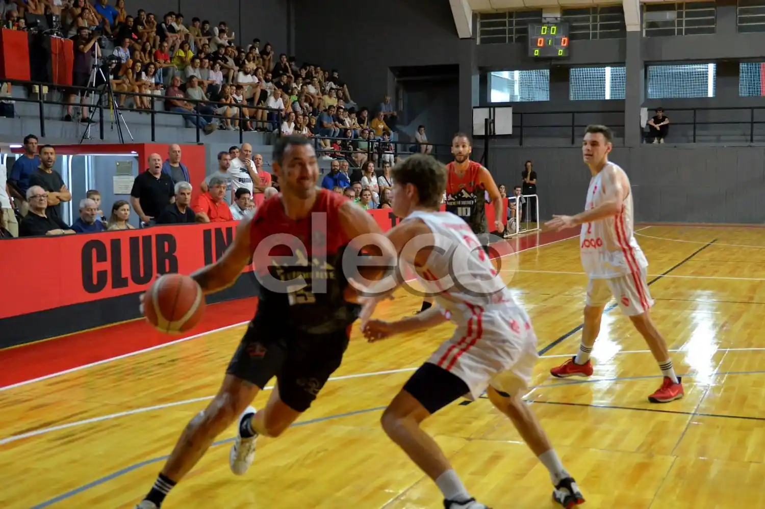Zulberti, al ataque en el partido del viernes pasado.