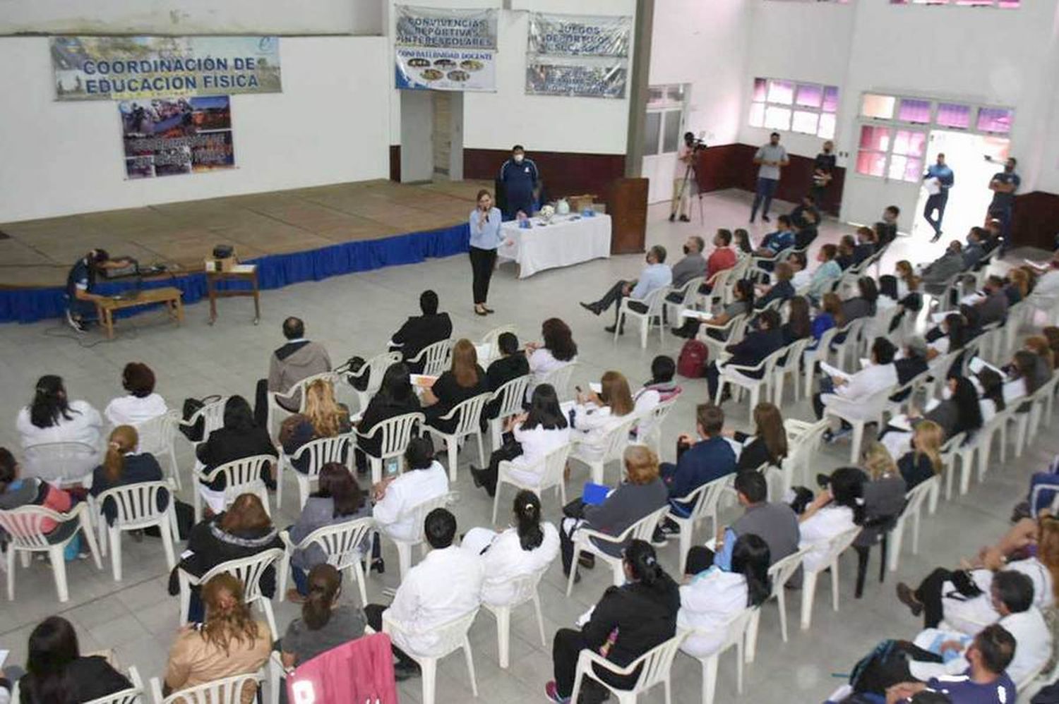 Ultiman detalles para el acto del 8 de 
abril de promesa de lealtad a la Bandera