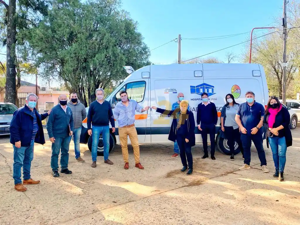 La provincia distribuyó cascos Helmet a localidades del sur santafesino