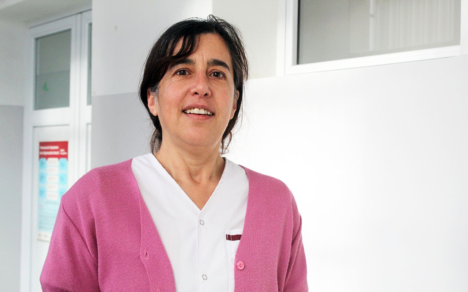 En el lugar de trabajo. María del Carmen González, cumple funciones en el Hospital Irurzun de Quequén