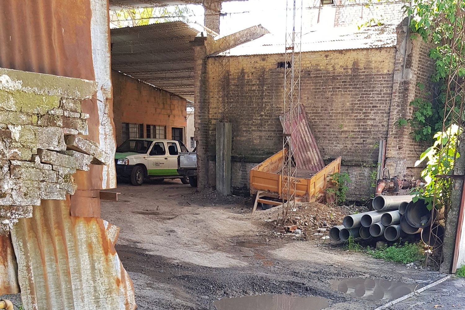 Para reclamos hay que dirigirse al galpón de Obligado al 600 oa Sarmiento 873, donde está la oficina de Servicios Sanitarios.