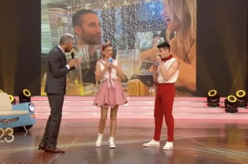 La rubia contó todos los detalles de su encuentro con el actor español.