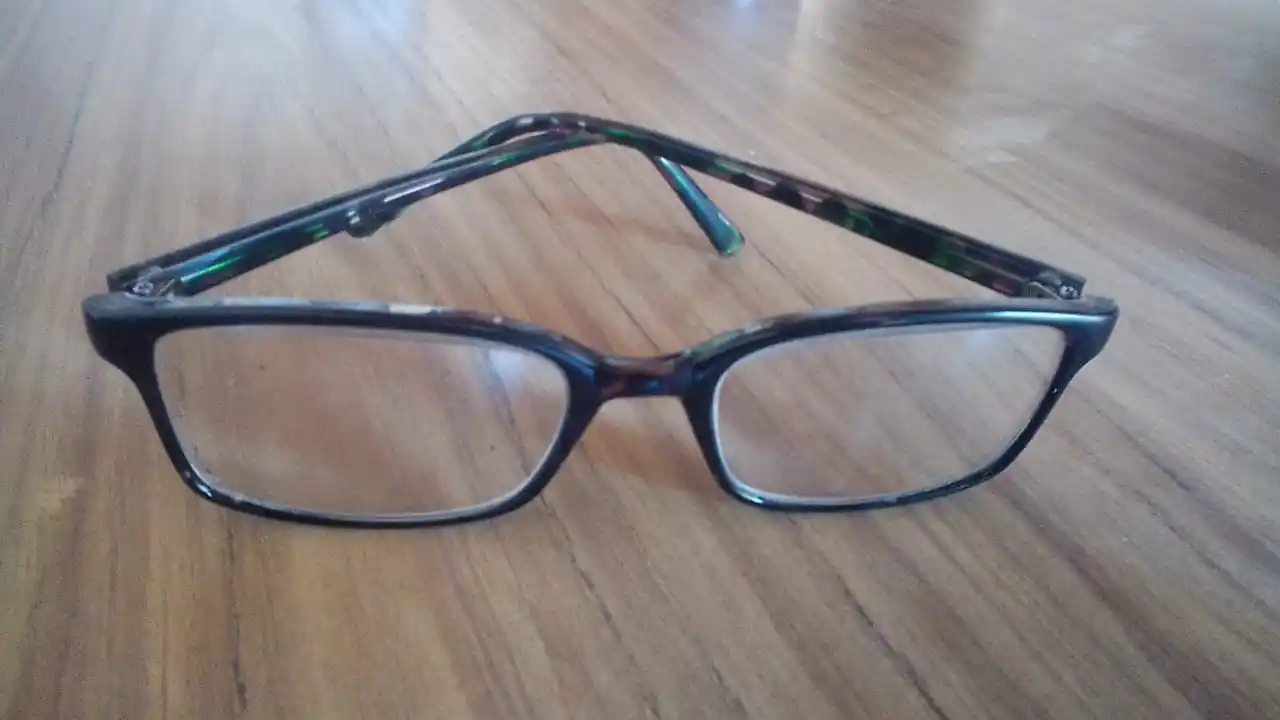 Buscan al dueño de estos anteojos