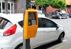 El estacionamiento medido se regirá por la tarifa de colectivos y pasará a costar 39 pesos