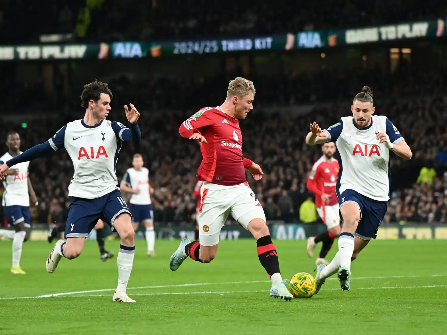 Tottenham se impuso 4-3 a Manchester United y avanzó a semifinales.