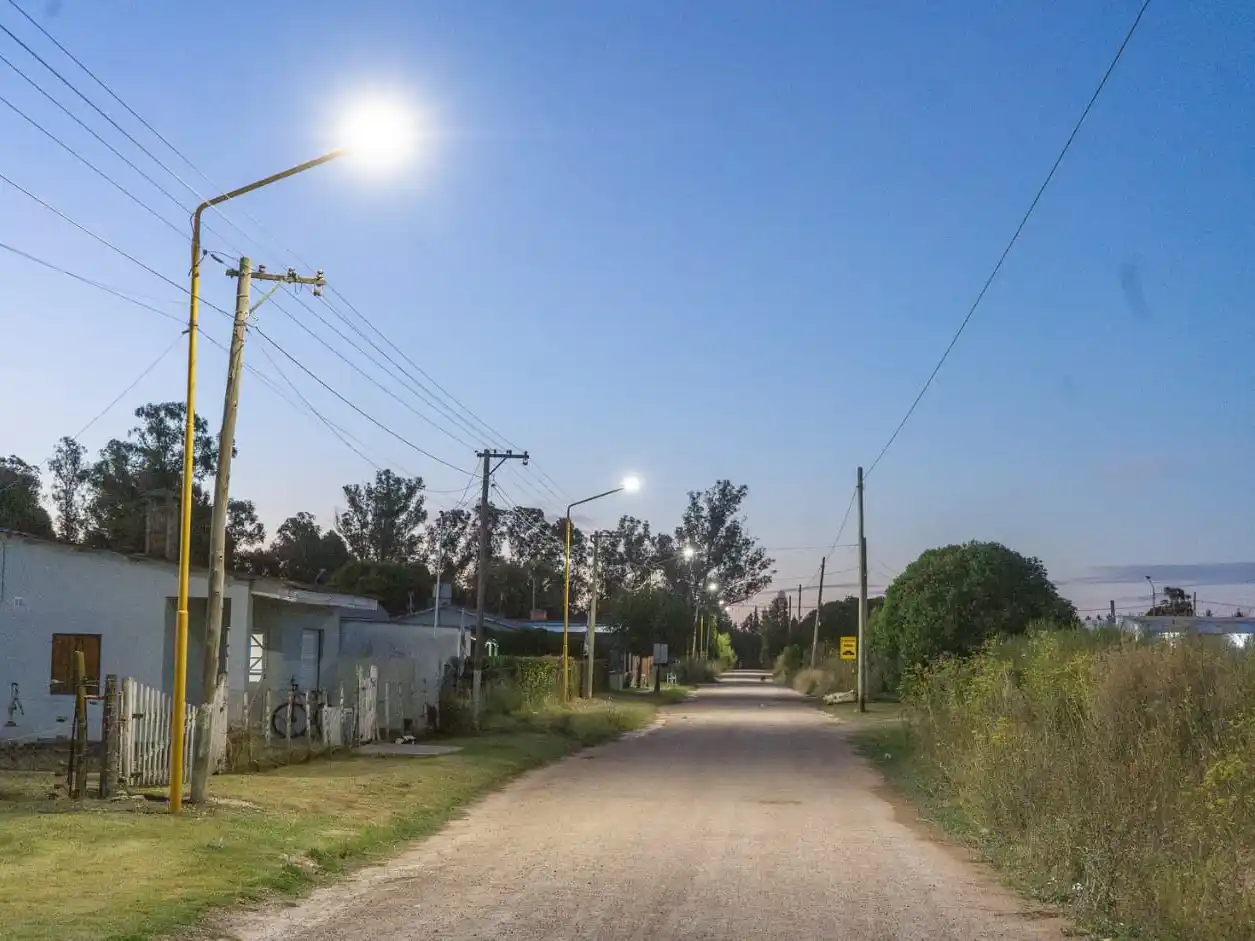 Mejoras. Del alumbrado público en San Cayetano.