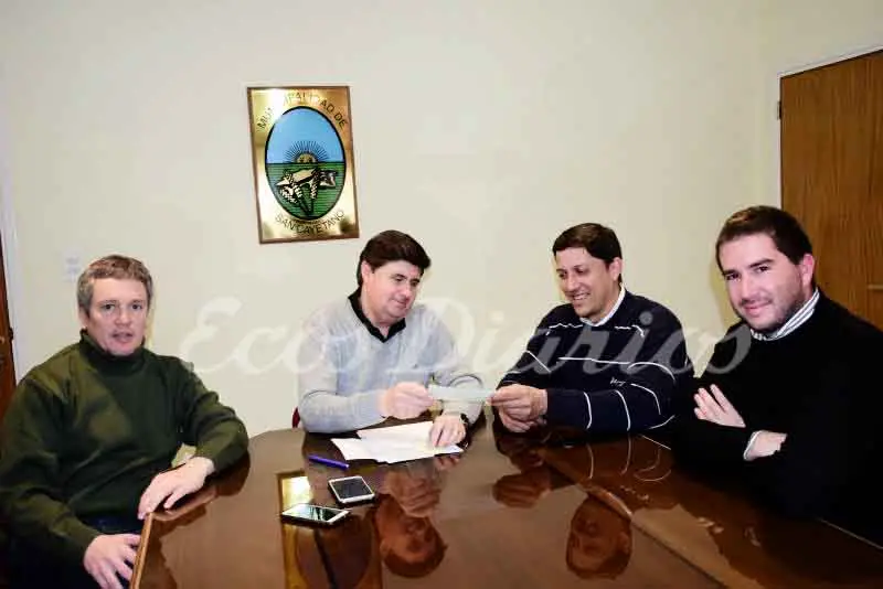 SAN CAYETANO: Entregan subsidio a club para techar una pileta climatizada