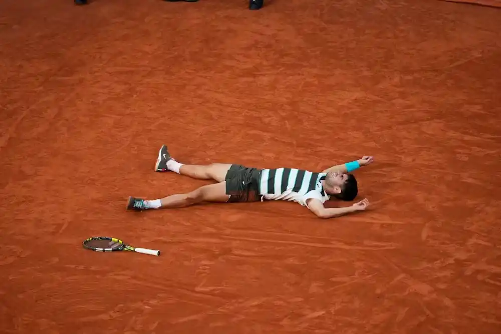 Carlos Alcaraz ganó una final histórica en Roland Garros y agranda su leyenda en el tenis mundial