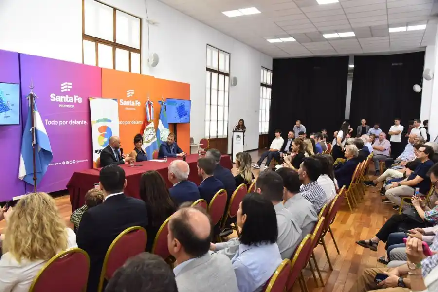 El ministro de Desarrollo Productivo, Gustavo Puccini, y la directora de Agroactiva, Rosana Nardi, presentaron Agroactiva 2025