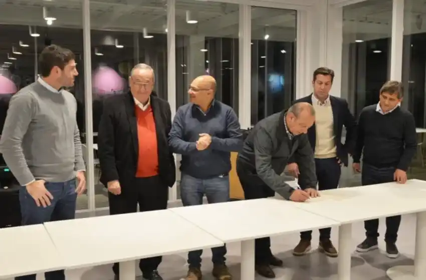 En una reunión de intendentes en Tandil se avanzó en el regreso del tren de cargas a Puerto Quequén