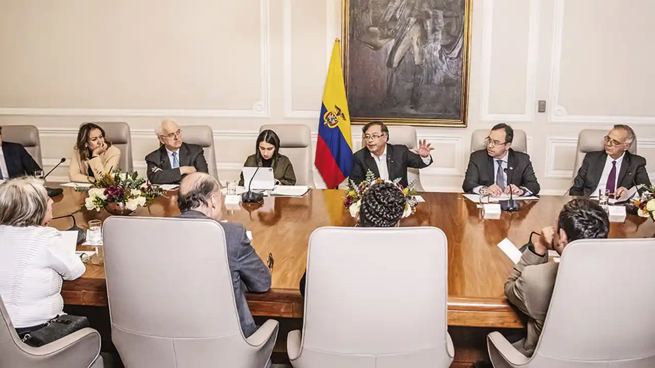 ¡CAMBIAZO! Petro pide renunciar a todos sus ministros