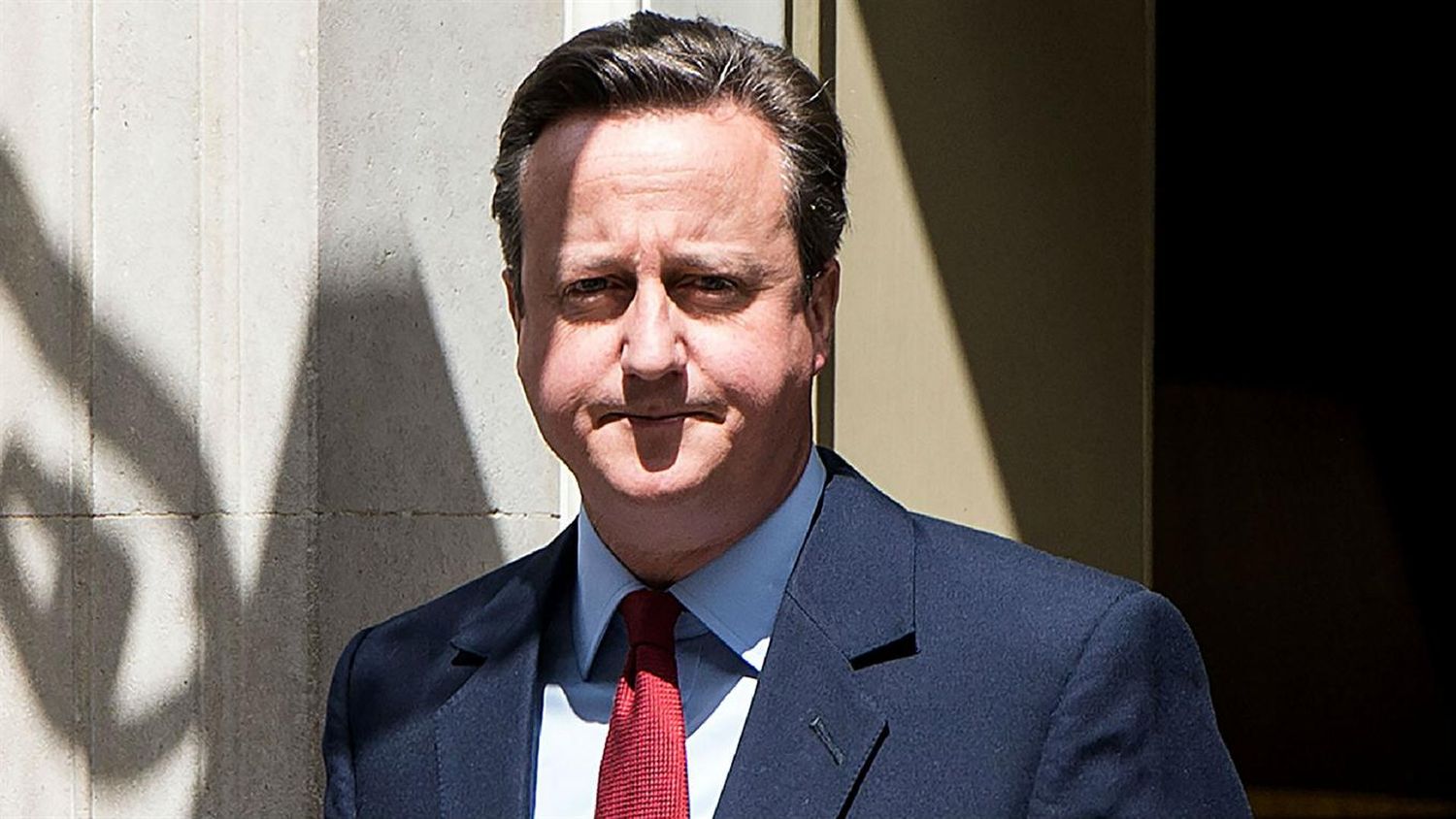 Cameron abandona el poder