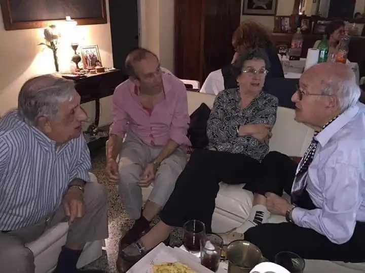 Zélika junto a sus hermanos