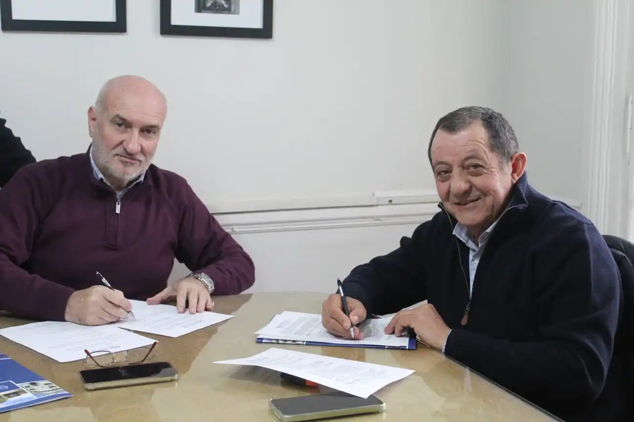 Marcelo Aba, rector de la Unicen, junto a Julio Marini, intendente de Benito Juárez