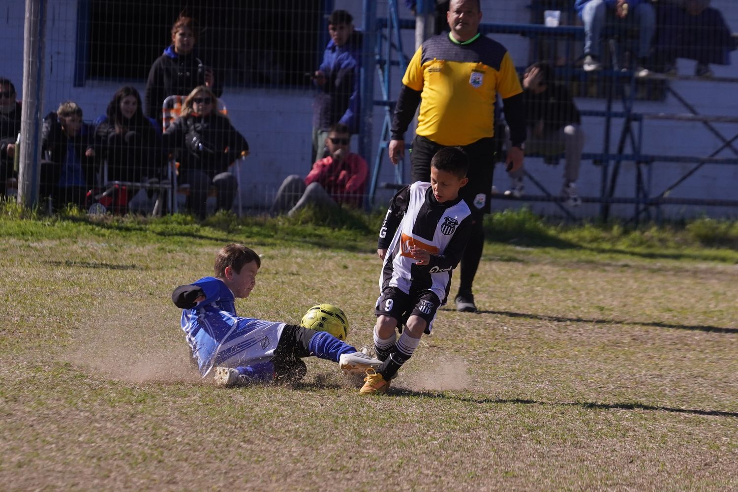 Los más chicos disfrutaron de una jornada a puro fútbol.