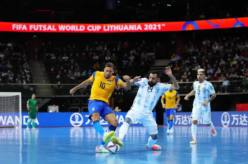 Argentina derrotó a Brasil y el domingo buscará ser bicampeón mundial de Futsal