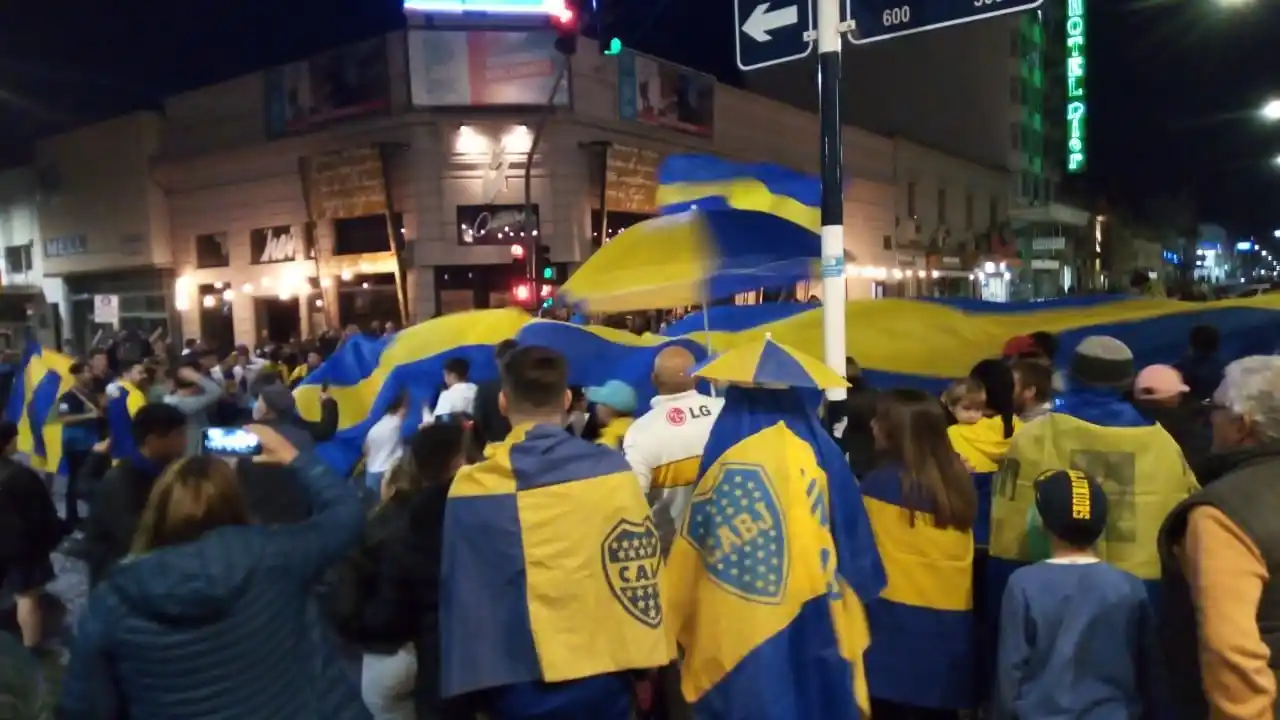 El centro de Tandil se vistió de azul y amarillo con el festejo de Boca