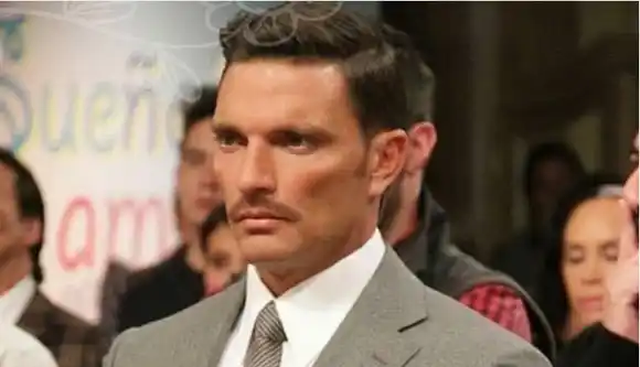 Julián Gil rompe el silencio sobre la enfermedad que le diagnosticaron