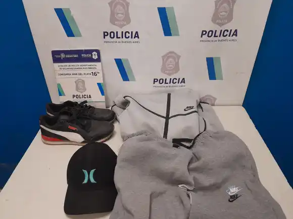 Mirá el robo piraña a un motociclista en el barrio Las Heras