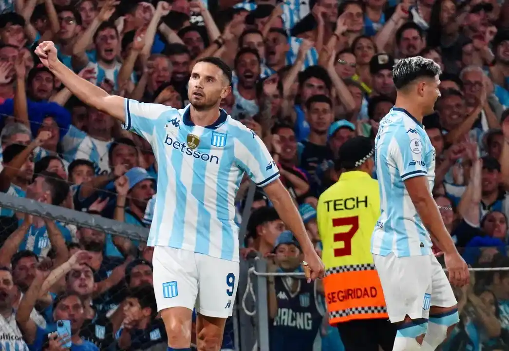 Adrián Martínez, la carta de gol de Racing.