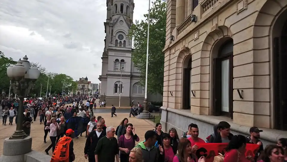 Los trabajadores municipales cumplieron la segunda jornada de paro y se movilizaron 