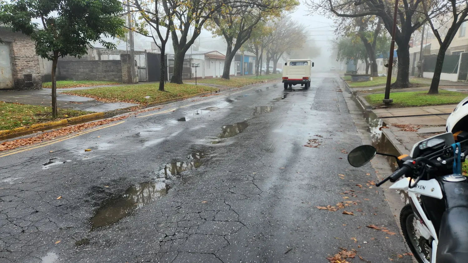 El deplorable estado de calle Falucho, en barrio Los Nogales | Crédito: RADIO RAFAELA