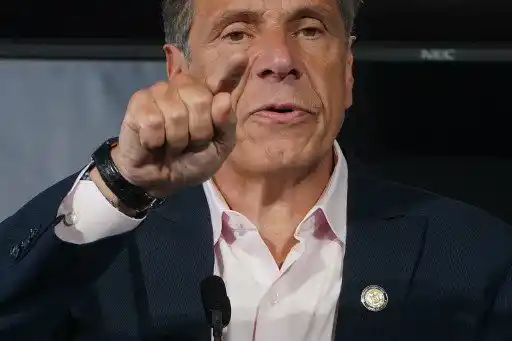 Tras acusaciones de ACOSO SEXUAL: renuncia gobernador de Nueva York Andrew Cuomo