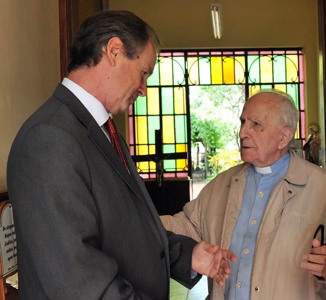 Bordet despidió al Padre Rougier