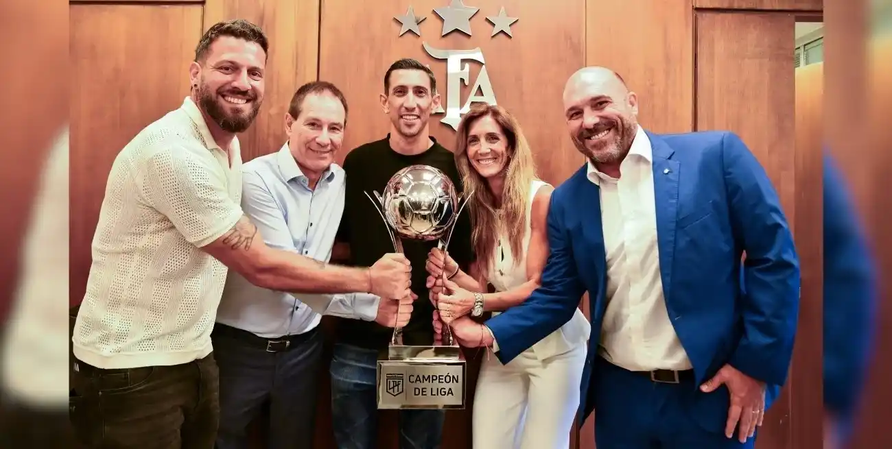 “Campeón de Liga”: AFA le otorgó un trofeo a Rosario Central por ser el líder de la tabla anual