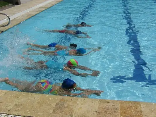 Impulsan la enseñanza obligatoria de natación en las escuelas