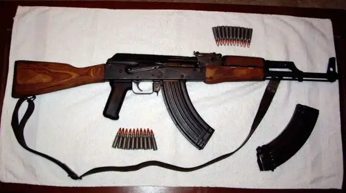 Lanús: Detienen a excombatiente que iba por la calle con un fusil 