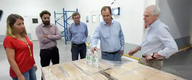 Se concretó la primera entrega de alcohol en gel encargado por la provincia
