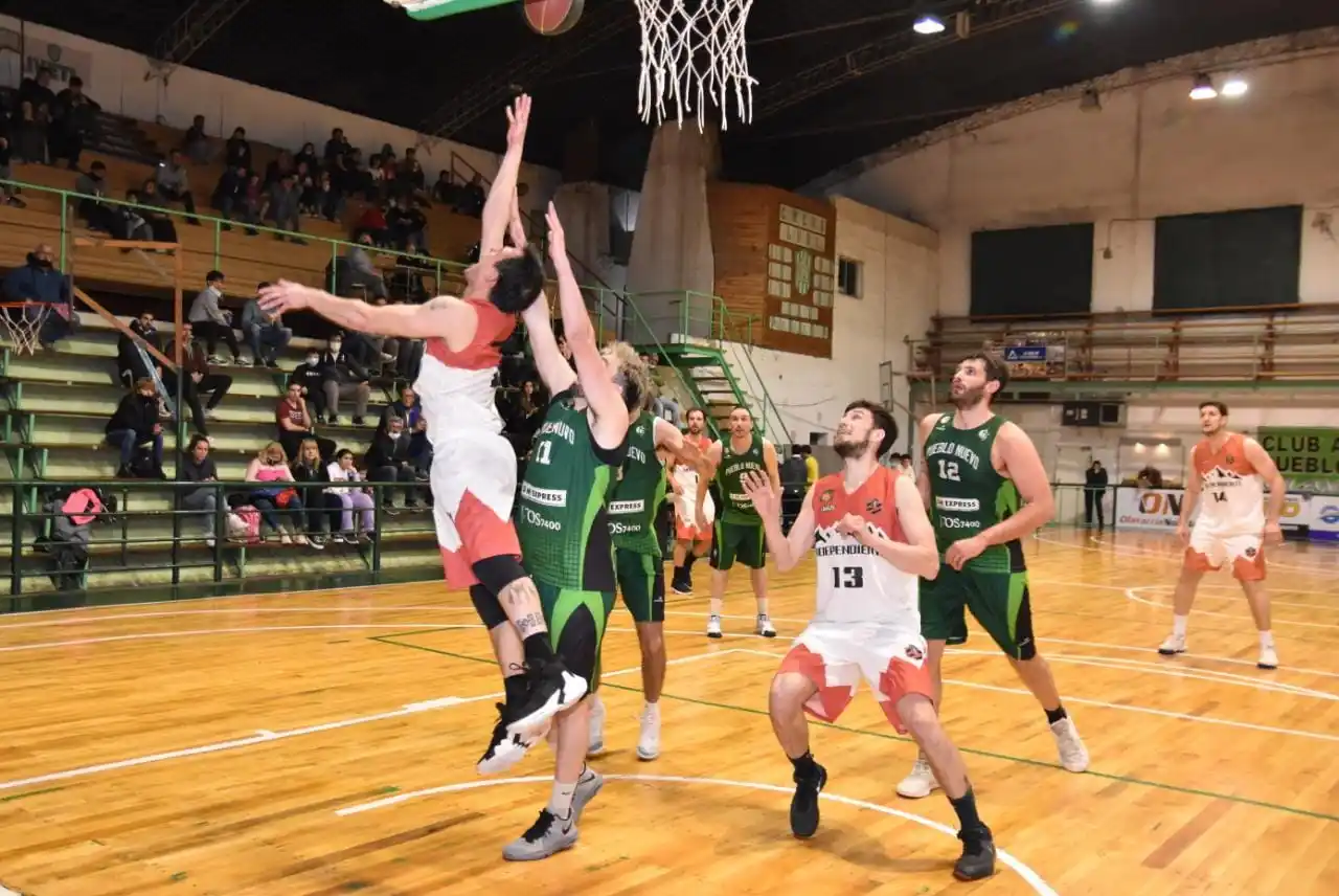 Hartstock lanza ante Menna. Esperan el rebote Gutkin y Masson. Fue en el triunfo rojinegro ante Pueblo Nuevo.