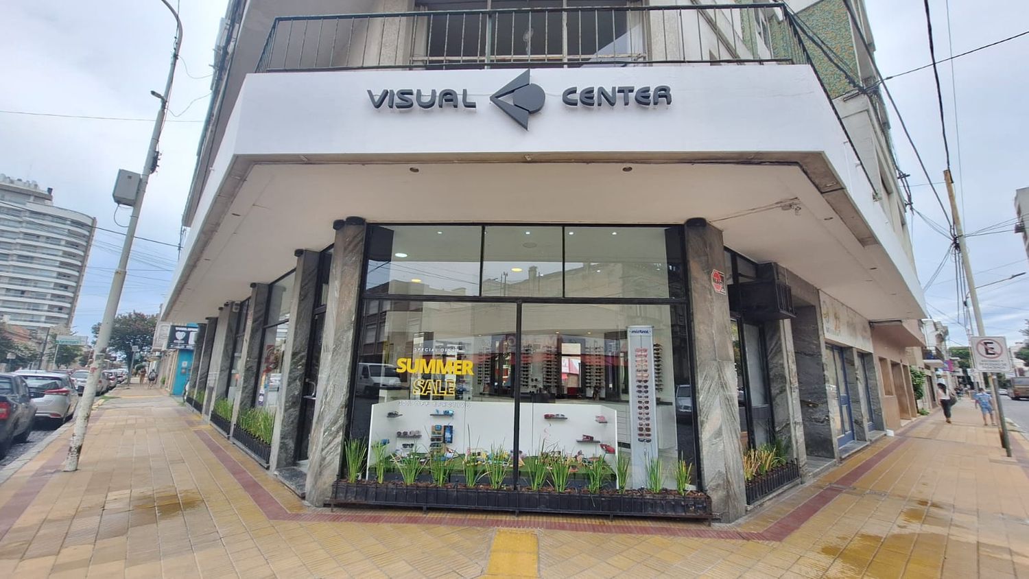 Óptica Visual Center los espera en Paz 703, esquina Sarmiento.