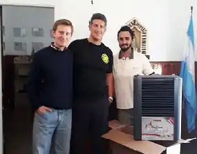 Donación de un calefactor al cuartel de Bomberos