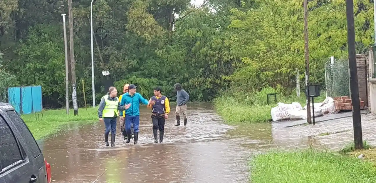 #Tormenta en General Rodríguez: Hay autoevacuados y limpiaron sumideros para evitar anegamientos