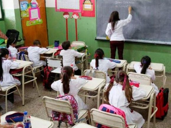 Salario docente: el Gobierno fijó el sueldo mínimo en $500.000 sin el aval de los gremios