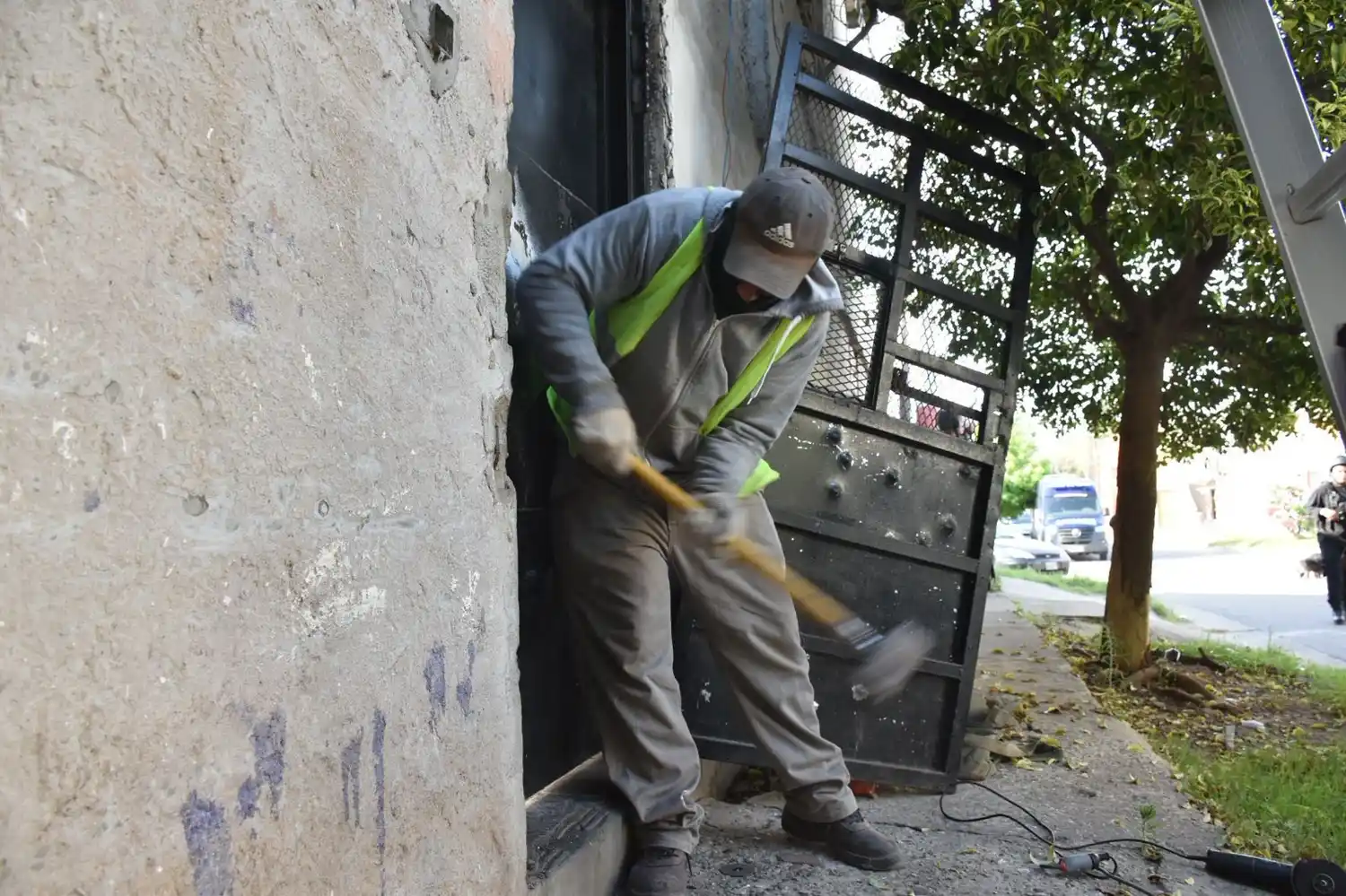 Derrumbaron un búnker de drogas en Tiro Suizo.