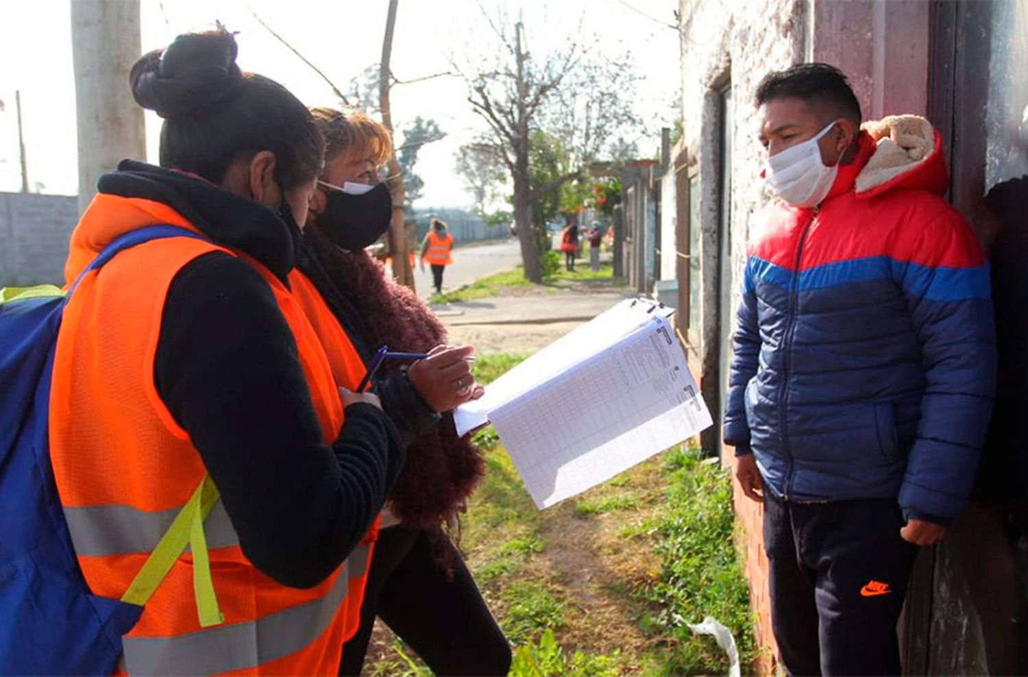 En el primer día del operativo "casa por casa", el Gobierno bonaerense vacunó a 700 personas