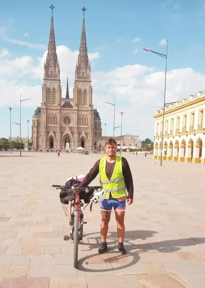 El futbolista Néstor Alfredo �SGoma⬝ Cardozo  finalizó su segunda experiencia en bicicleta