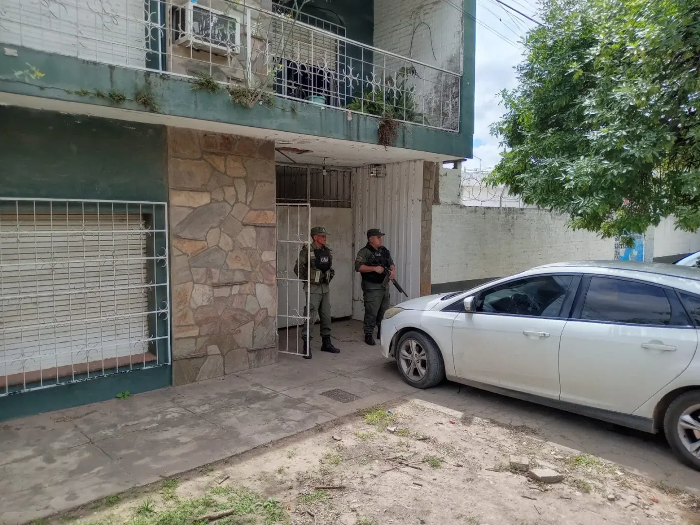 Detuvieron a dos hombres investigados por planificar un ataque en establecimientos educativos