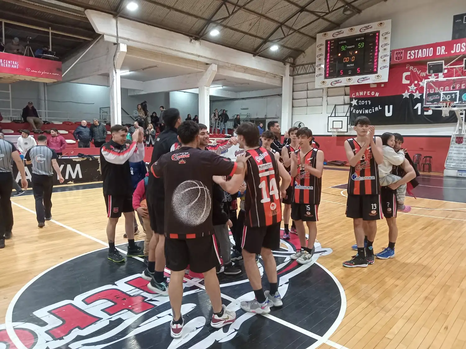 Central festejó su tercer triunfo en el torneo y continúa invicto.