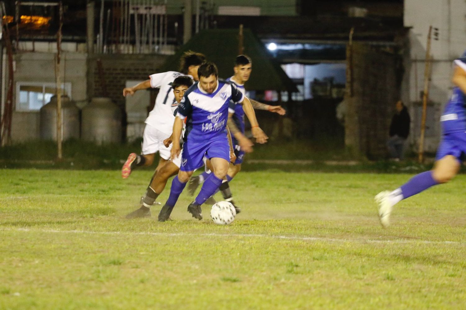 Imagen del empate 1-1 entre La Vencedora y Sud América en el Estadio Municipal (Pato Negro/Instagram Gol Entra).