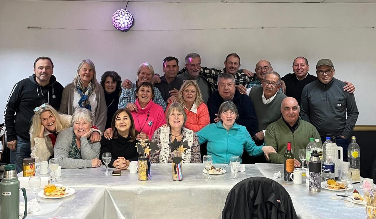 Egresaron hace 49 años del Colegio Holandés y disfrutaron con un reencuentro
