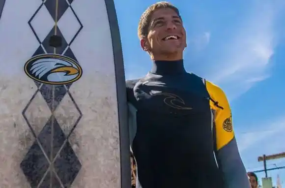 Destacada participación de Pablo Martínez en el mundial de surf adaptado
