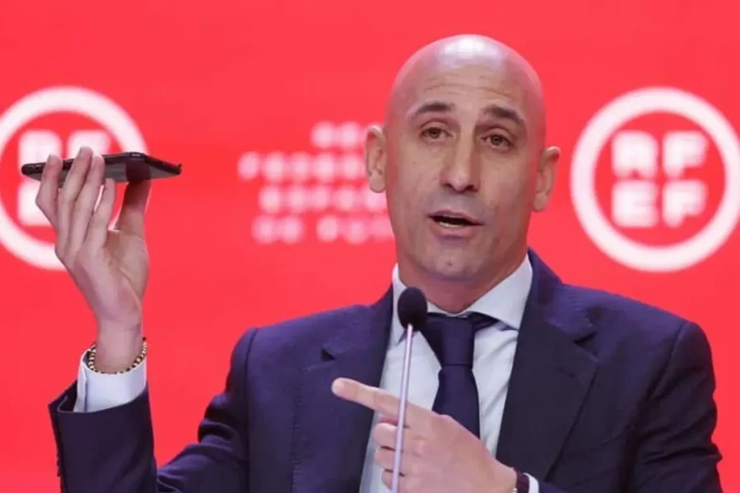 La RFEF le corta los "privilegios" a Rubiales: no cobra más su sueldo