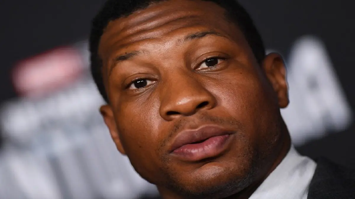 Actor de Creed y Marvel es detenido por violencia doméstica