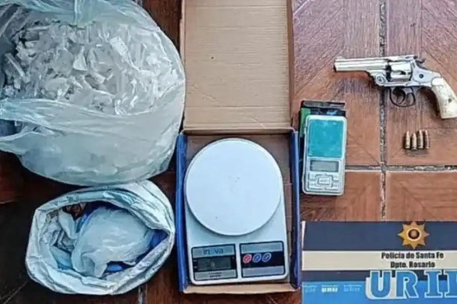 Cargaba con 800 envoltorios de cocaína y dijo que un preso de Coronda la obligaba a vender