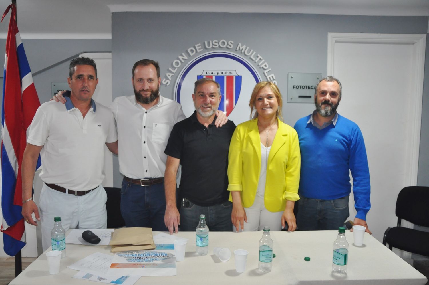 Germán Vulcano, Ezequiel Lester, Claudio Alain Martínez, Claudia Romero y Diego Jurrita. Protagonistas de la comisión saliente y la flamante en Ferro.